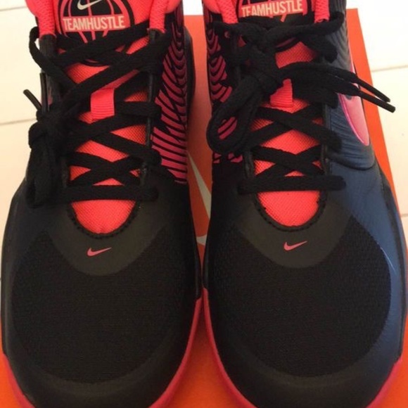 BRAND NEW youth girl nike Nike team hustle d9 pink shoes size US 4.5Y 5Y 5.5Y - Picture 3 of 5